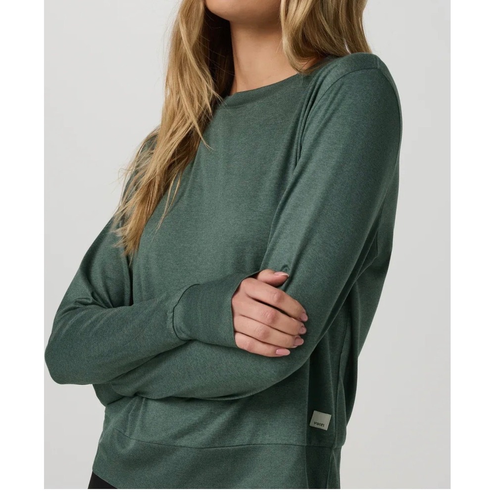 Vuori Womens Long Sleeve Pose Patch Logo Top Green Thumbholes Size Large